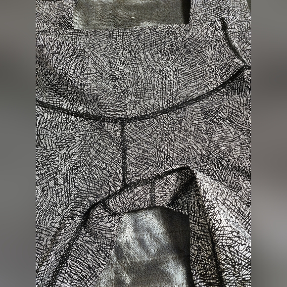 Lululemon High Times PantLine Up White Black sz4 - Picture 6 of 8